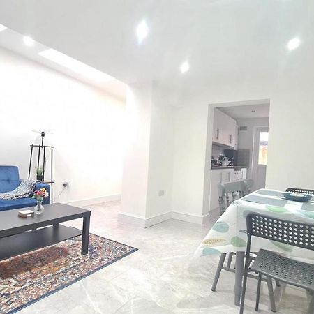 Spacious Private Room In Manor Park Londres Exterior foto